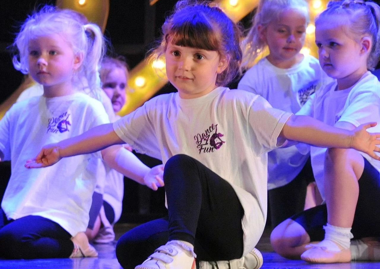 DINKY DANCERS DINKY DANCERS